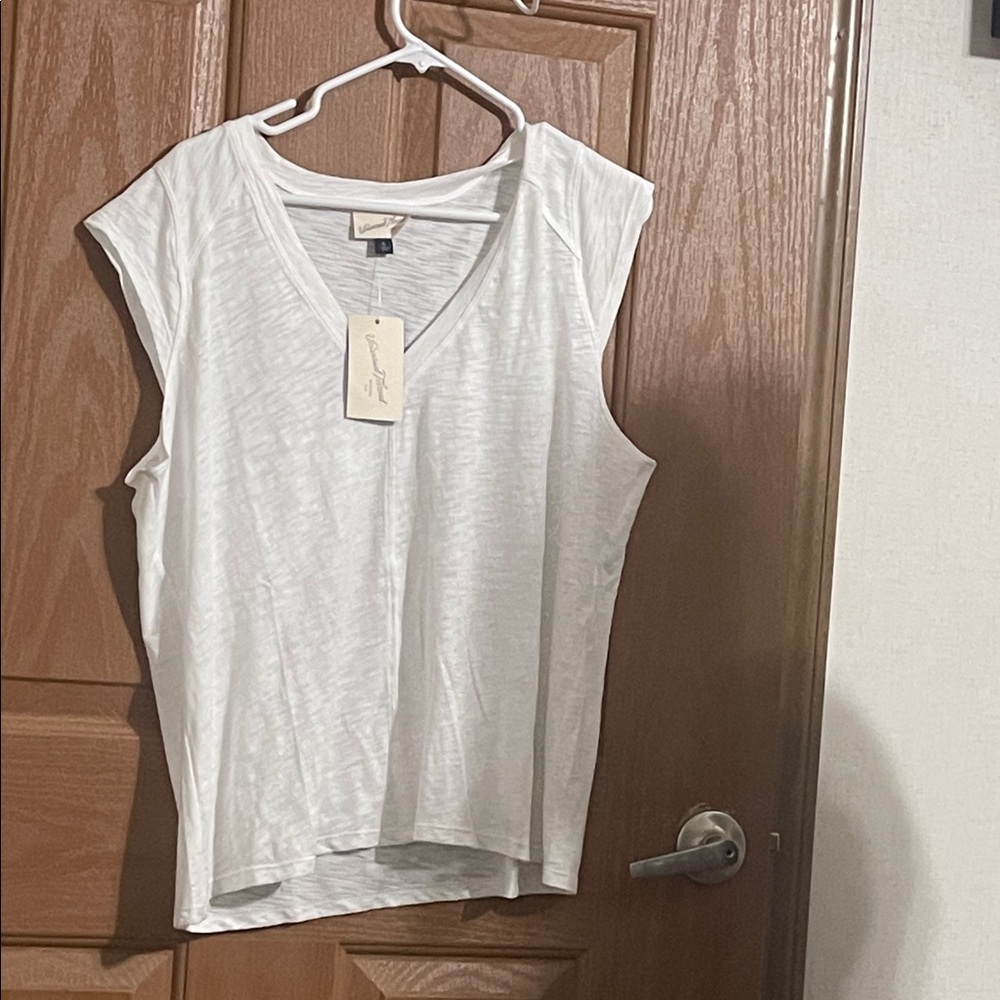 Universal Thread White Sleeveless V-Neck Top